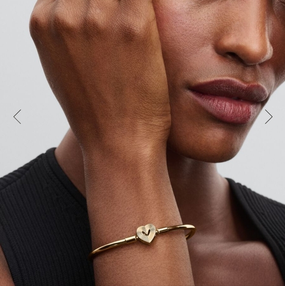 Pandora NWT 7.5 Inch Radiating Heart Clasp Bangle 14k gold plating - Picture 3 of 4